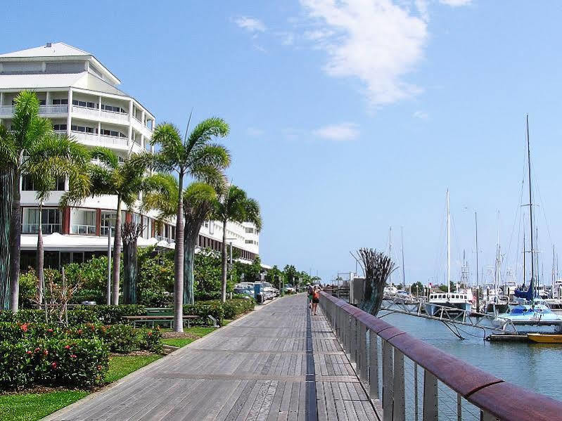 Crystal Garden Resort & Restaurant Cairns Exterior photo